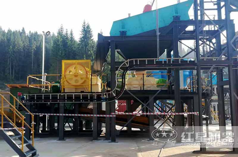 新型液壓對(duì)輥破碎機(jī)應(yīng)用于選礦現(xiàn)場(chǎng)