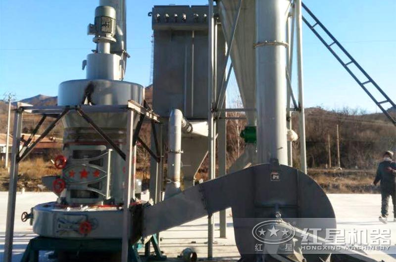 雷蒙磨粉機(jī)現(xiàn)場實(shí)拍