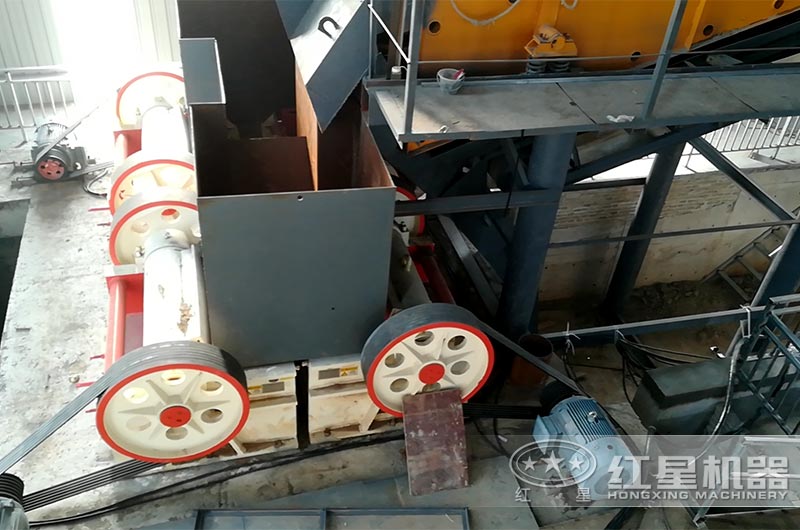 更多現(xiàn)場選擇使用250*400細顎破碎機