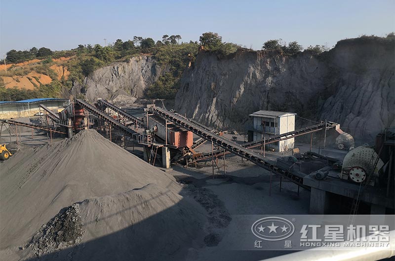 錘式破碎機(jī)現(xiàn)場實(shí)拍