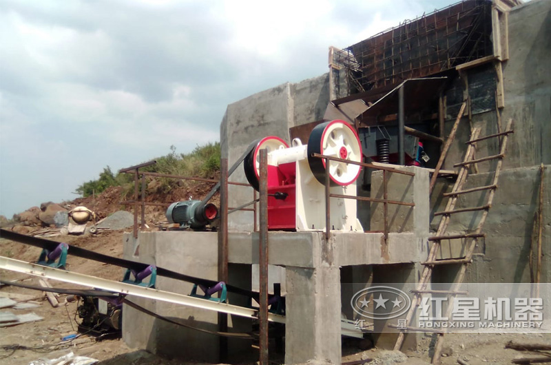 礦石破碎機(jī)生產(chǎn)現(xiàn)場