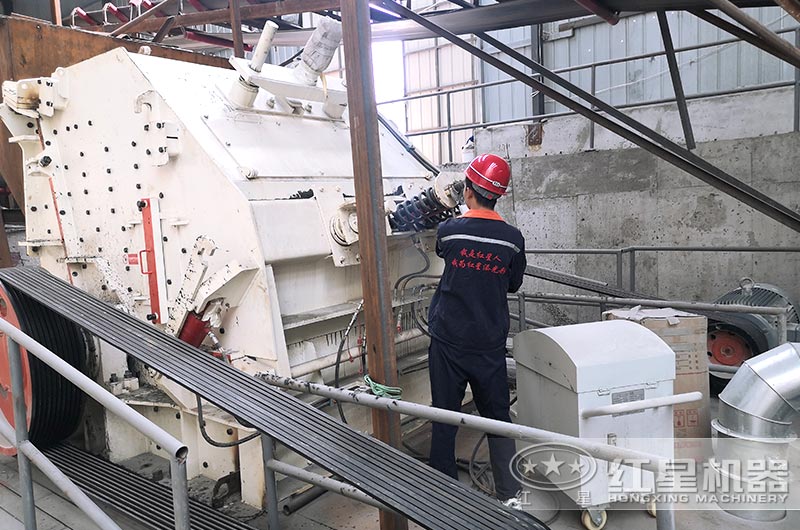 紅星技術(shù)人員定期維護(hù)與保養(yǎng)設(shè)備