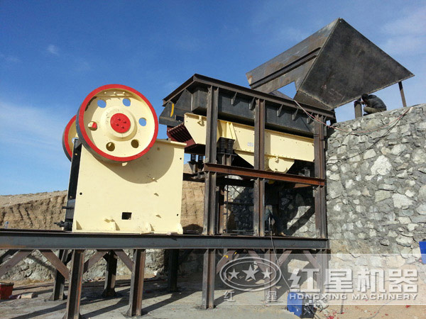 顎式破碎機(jī)現(xiàn)場(chǎng)