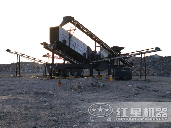 移動(dòng)破碎機(jī)現(xiàn)場圖