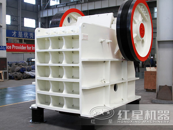 顎式破碎機側(cè)面圖