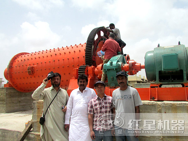 球磨機現(xiàn)場圖