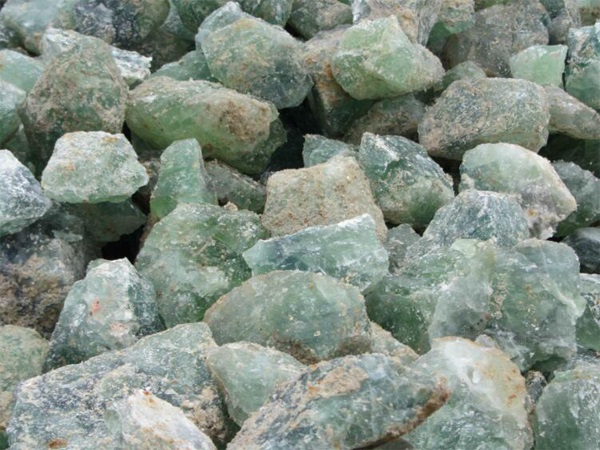 螢石磨粉需要使用哪些磨粉設(shè)備？價(jià)格多少？